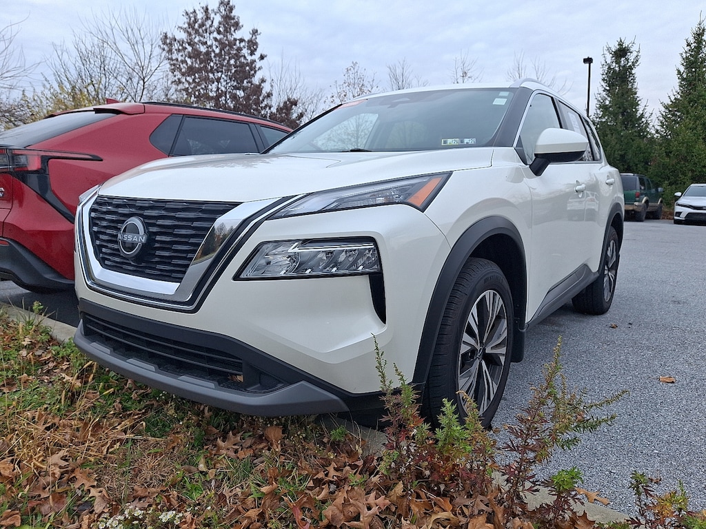Used 2023 Nissan Rogue SV Intelligent AWD Sport Utility