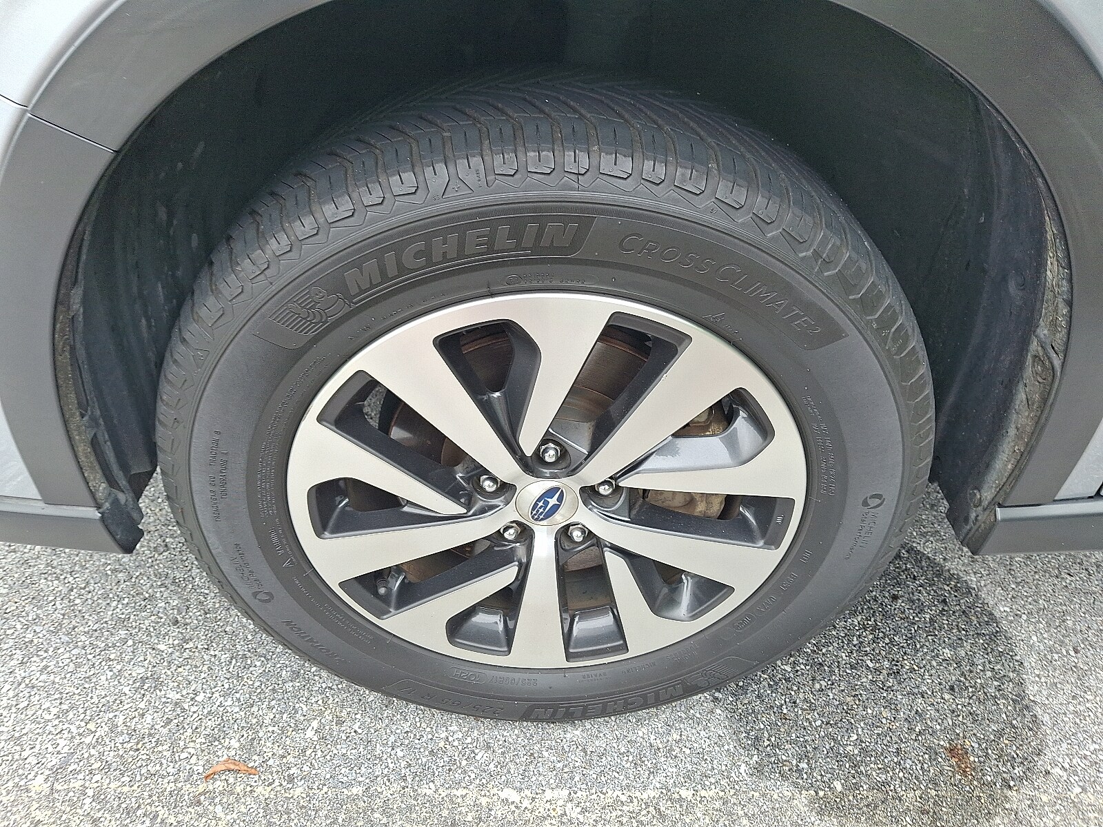 2020 Subaru Outback Premium photo 2