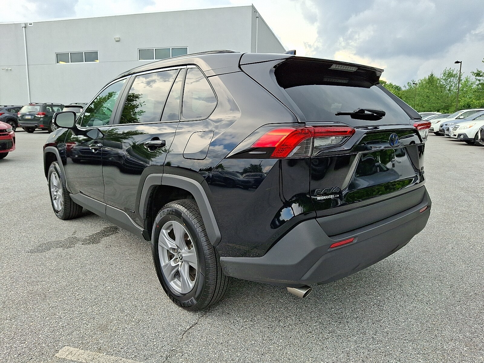 2022 Toyota RAV4 Hybrid LE photo 4