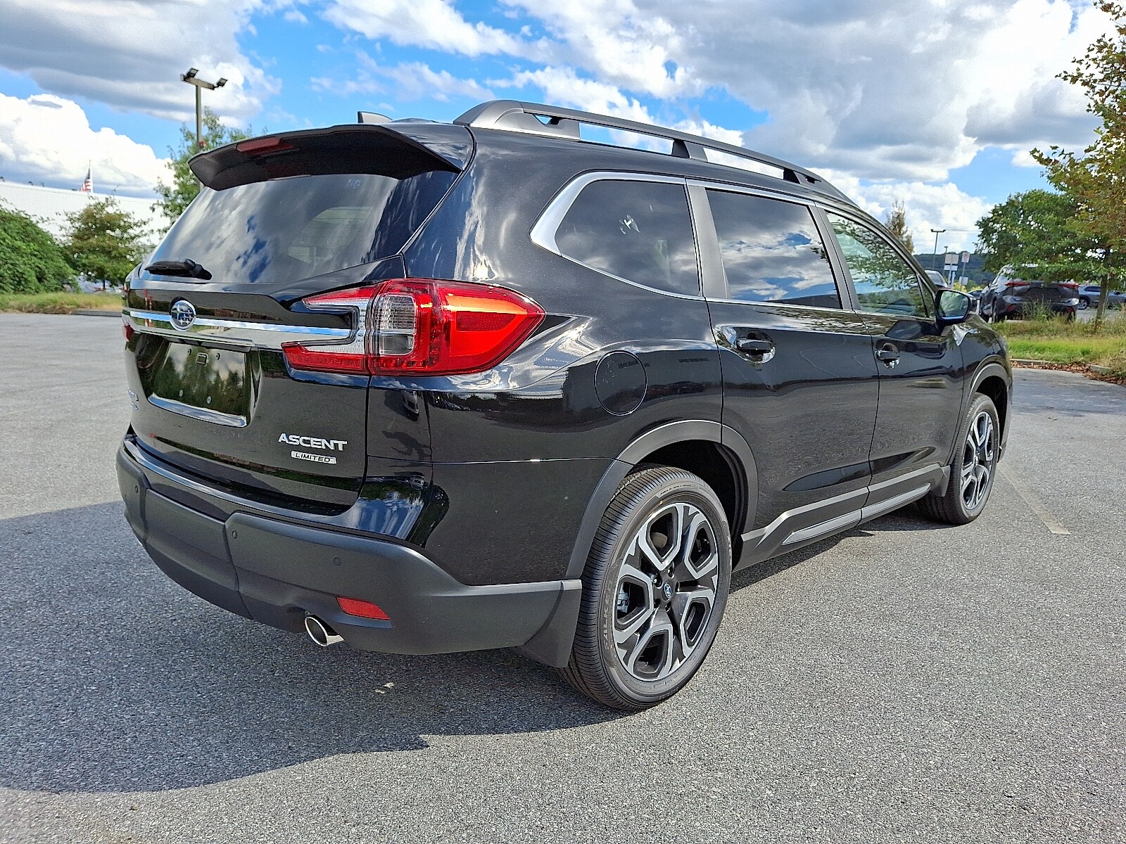 2025 Subaru Ascent Limited photo 3