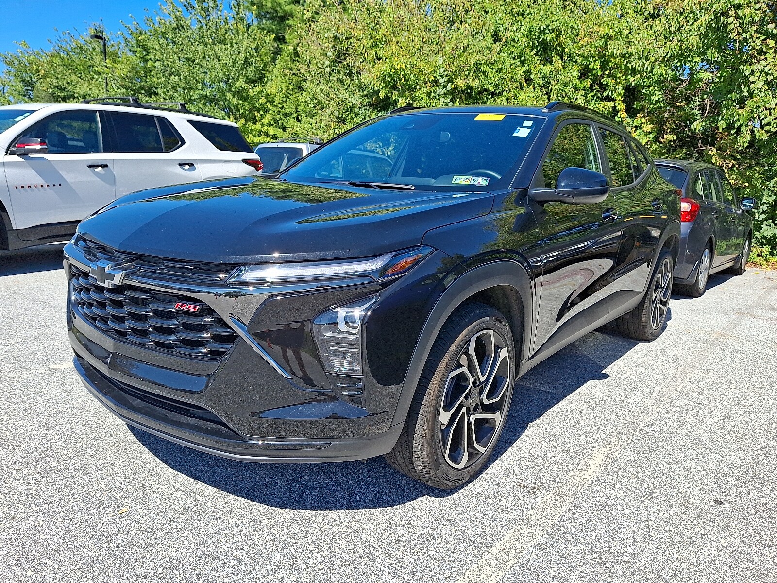 2025 Chevrolet Trax photo 2