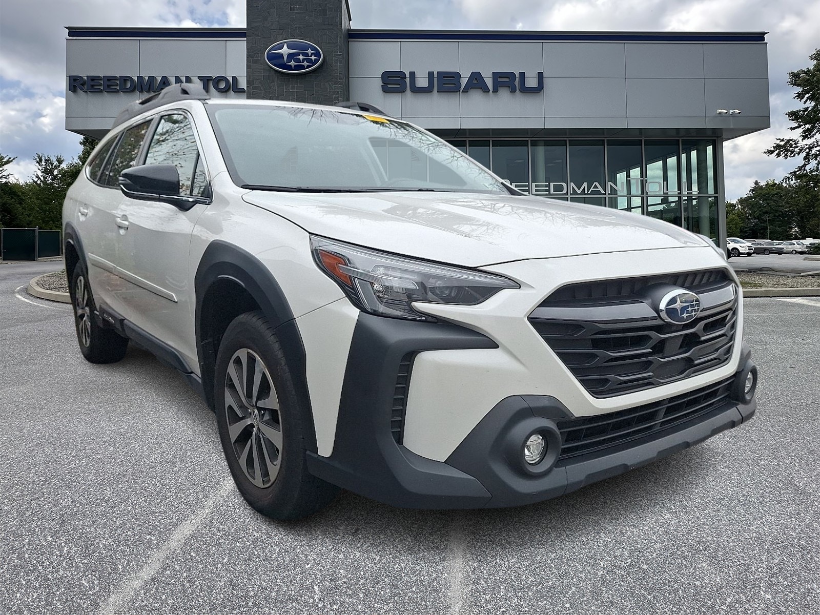 2023 Subaru Outback Premium's photo