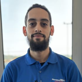 Staff member Jean Melo from 067067d78ec2