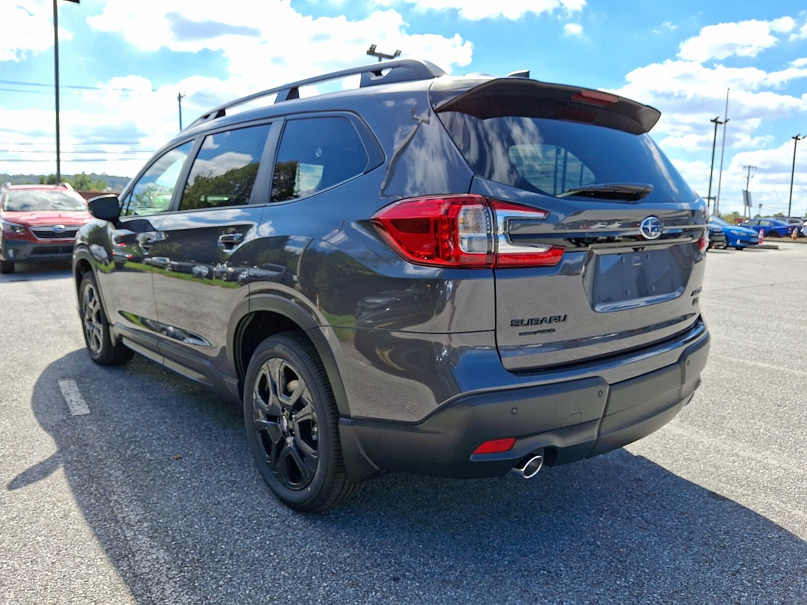 2025 Subaru Ascent Onyx Edition Touring photo 4