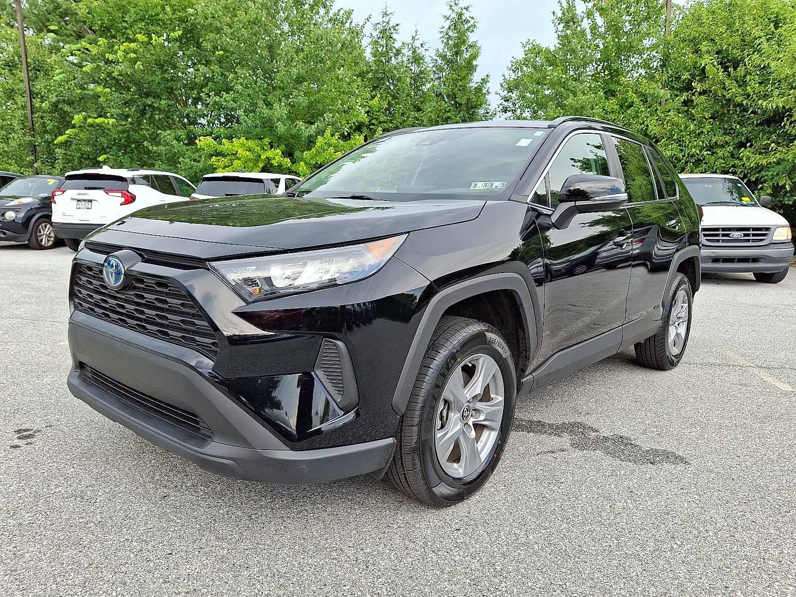 2022 Toyota RAV4 Hybrid LE photo 3