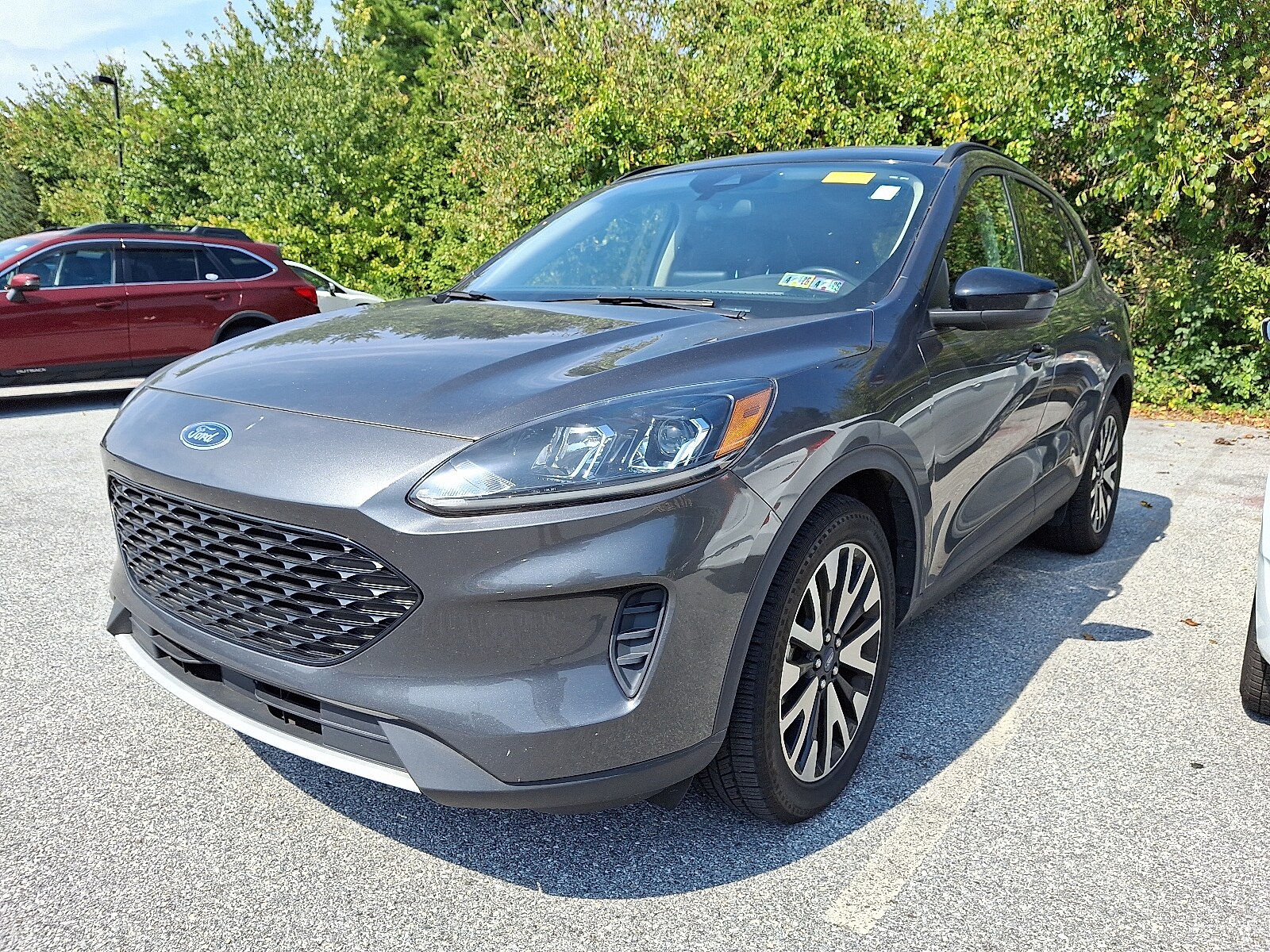 2020 Ford Escape SE Sport Hybrid photo 2