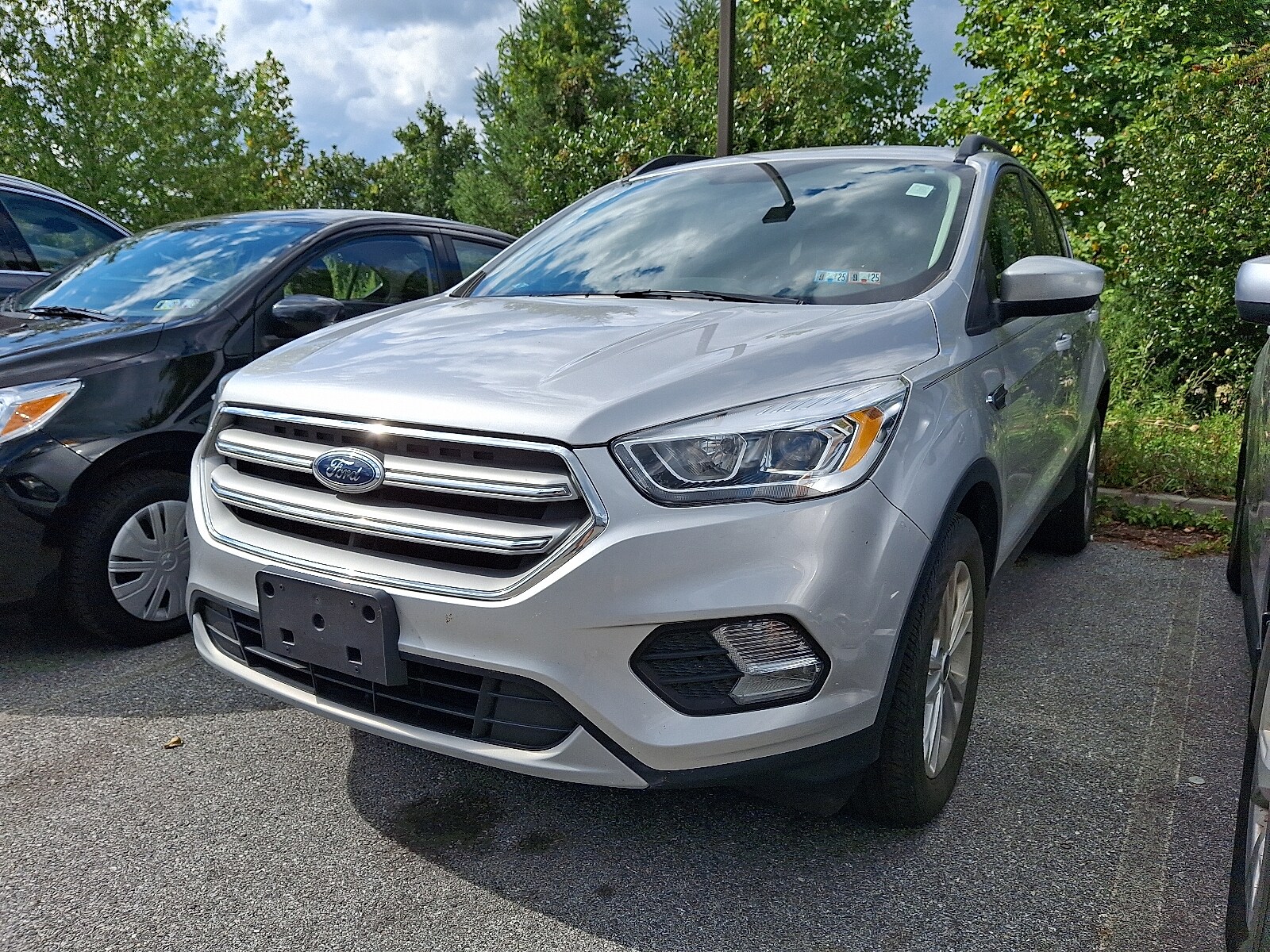 2017 Ford Escape SE Sport photo 2