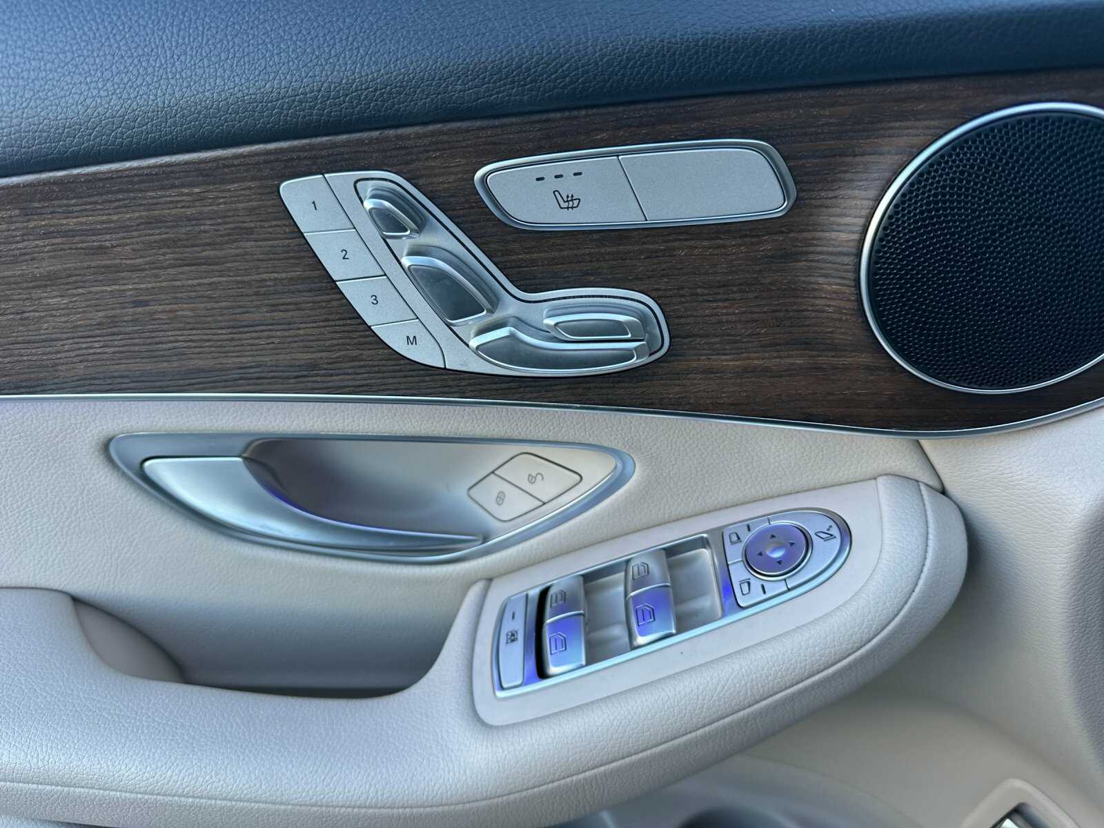 2022 Mercedes-Benz GLC GLC300 - Photo 11