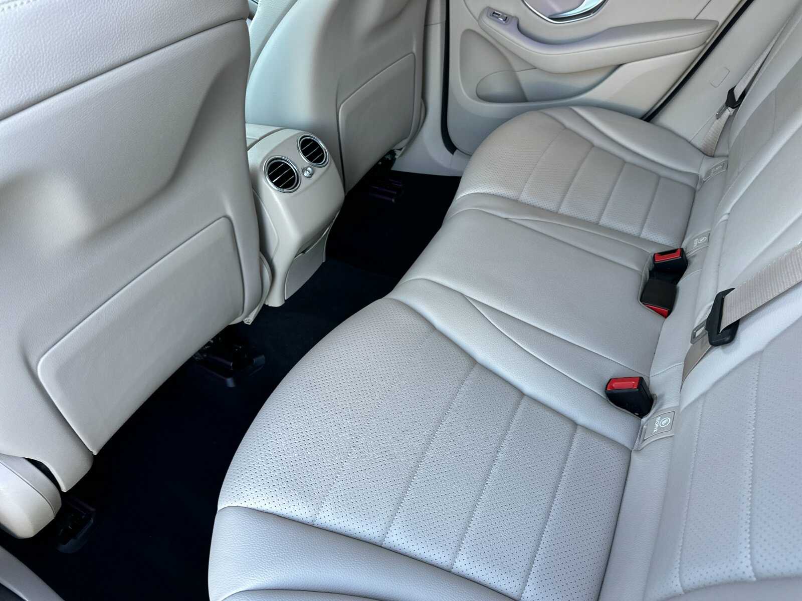 2022 Mercedes-Benz GLC GLC300 - Photo 14