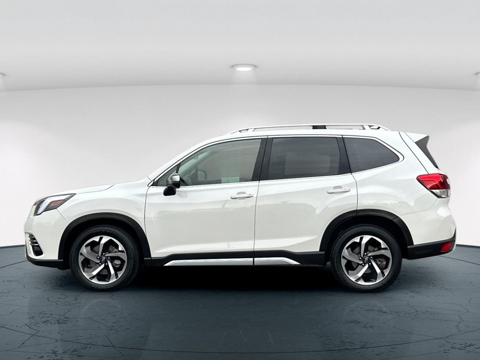 2023 Subaru Forester Touring photo 2
