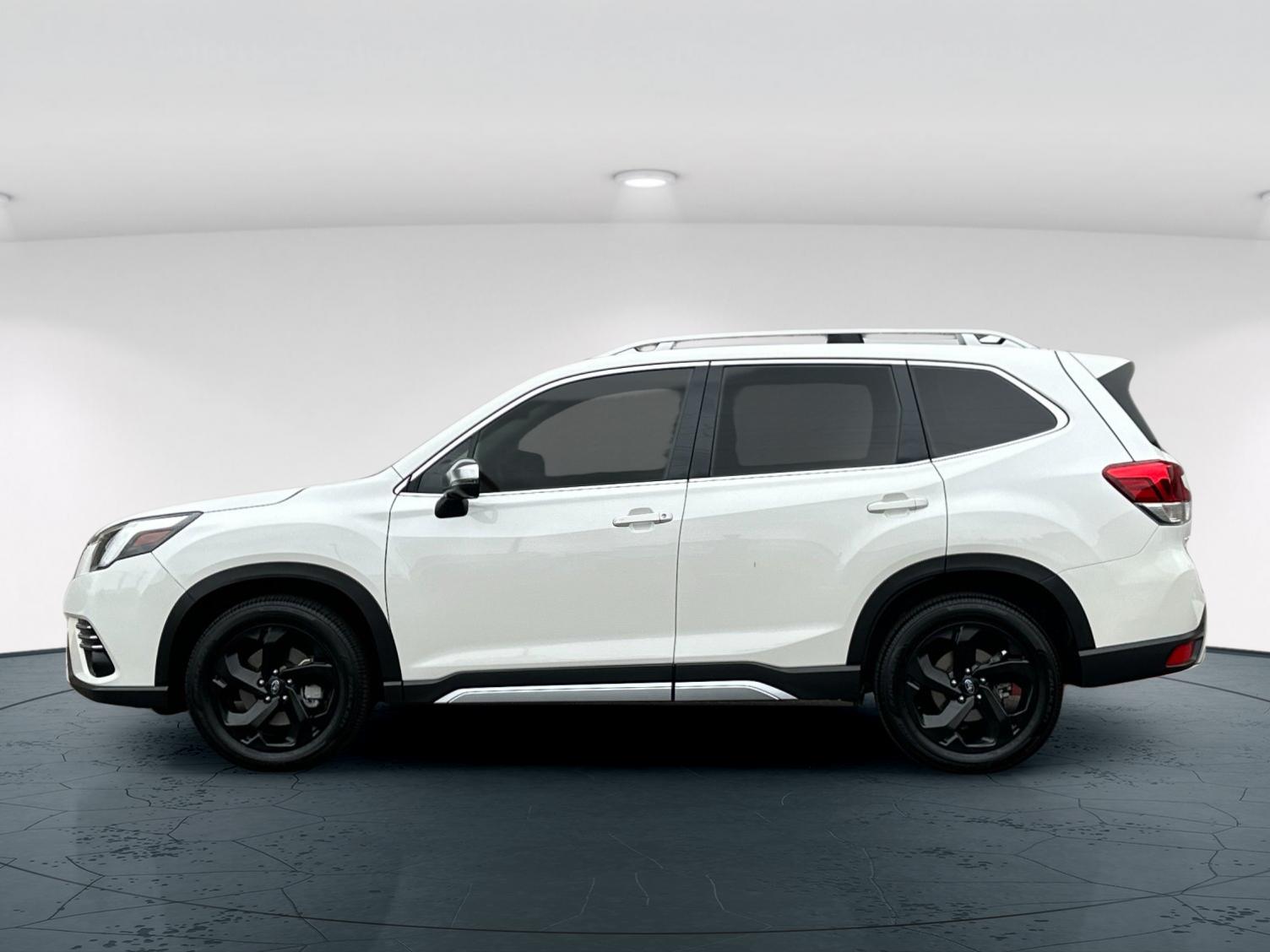 2022 Subaru Forester Touring photo 2