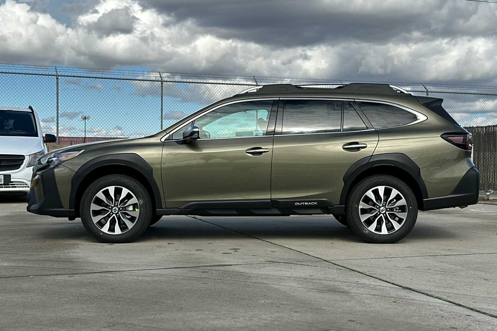 2025 Subaru Outback Touring photo 3