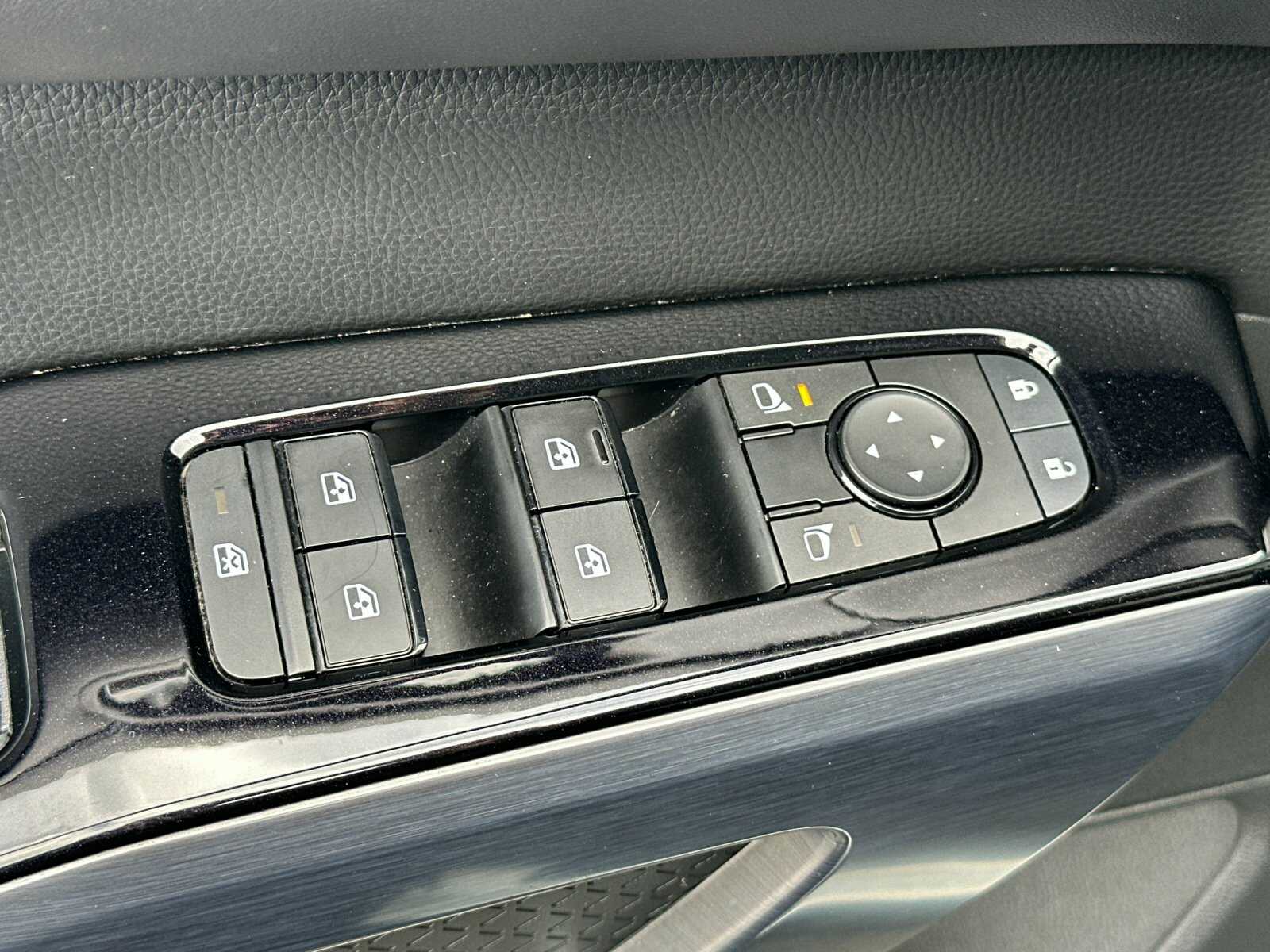 2023 Nissan Pathfinder SL - Photo 13