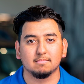Staff member Yahir Sanchez from ID_31843dcd2dc2