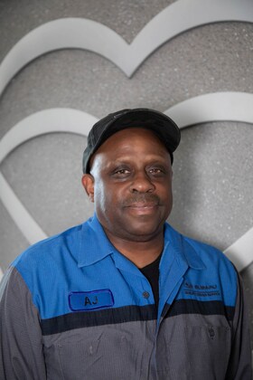 Staff member Antoine Jackson from ID_31843dcd2dc2