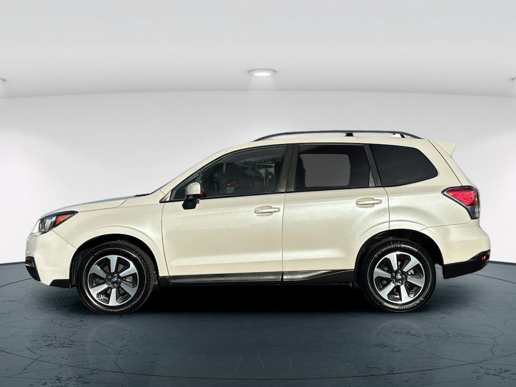 2017 Subaru Forester 2.5i Premium photo 3
