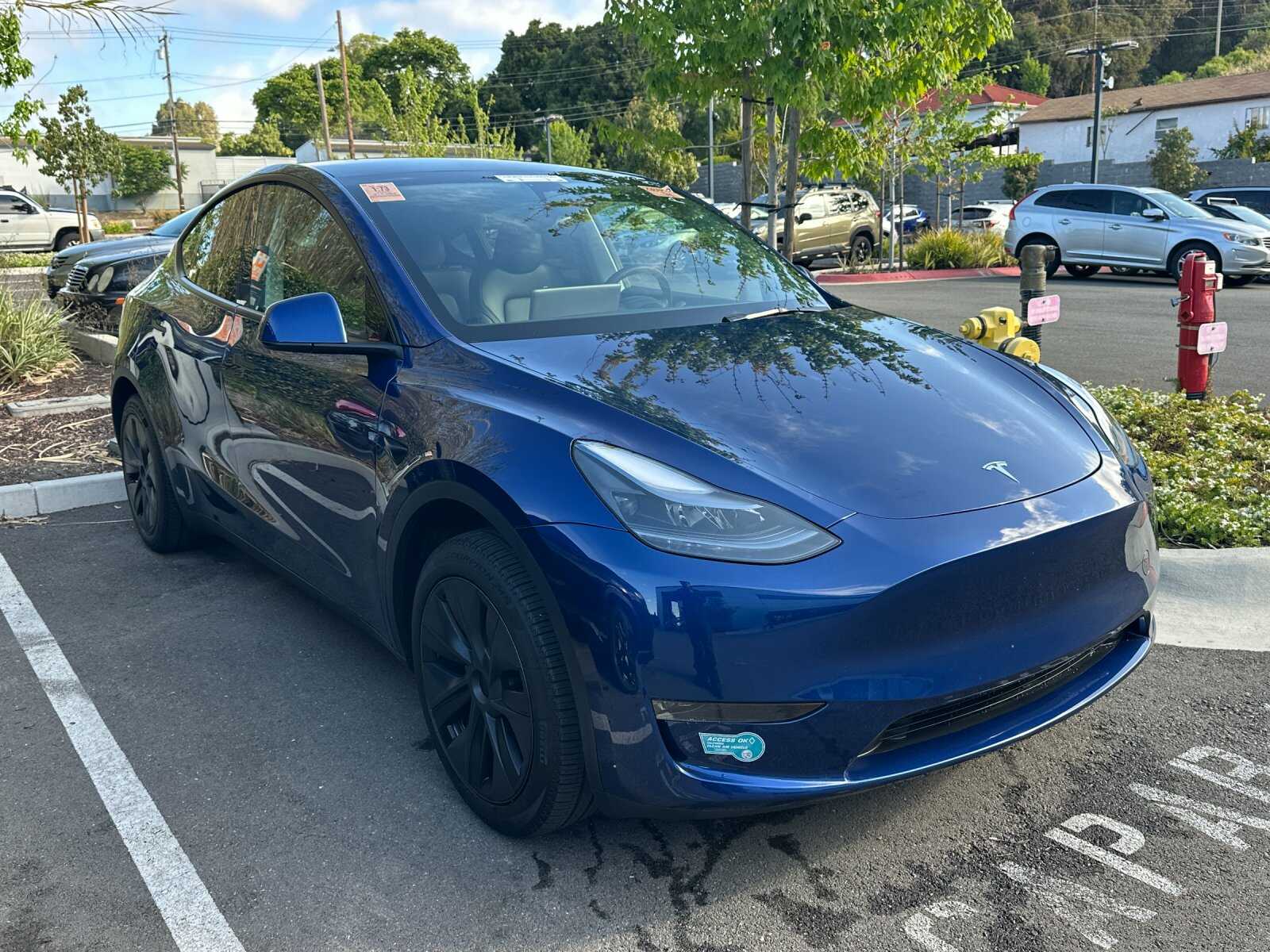 Used 2025 Tesla Model Y Long Range with VIN 7SAYGDED9SA372247 for sale in Hayward, CA