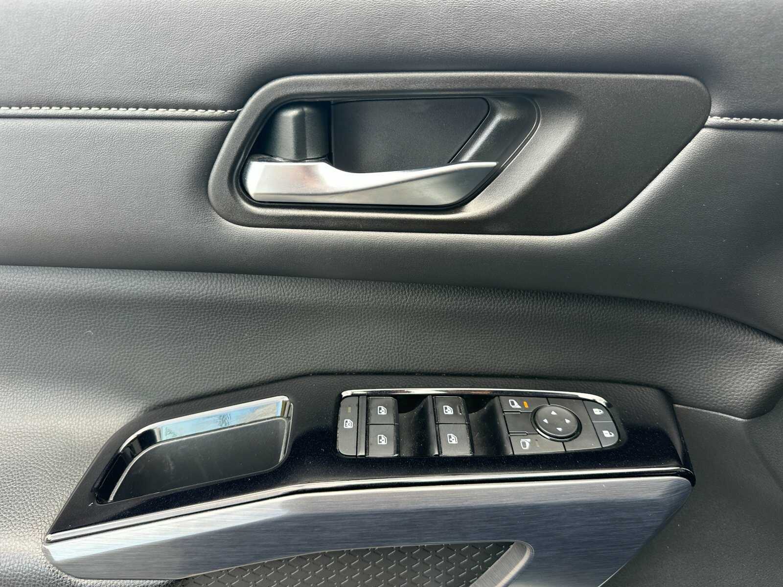 2023 Nissan Pathfinder SL - Photo 11