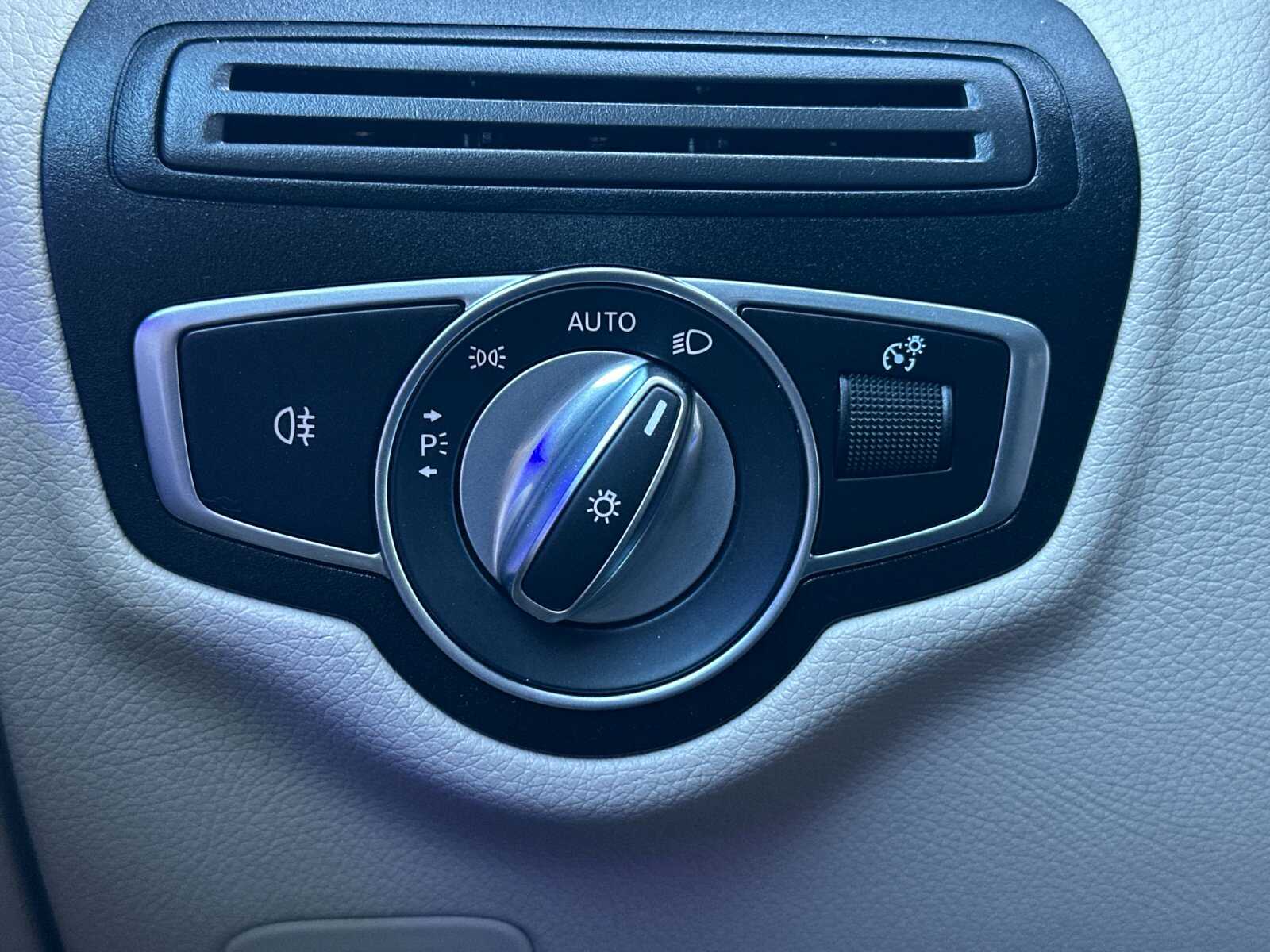 2022 Mercedes-Benz GLC GLC300 - Photo 31