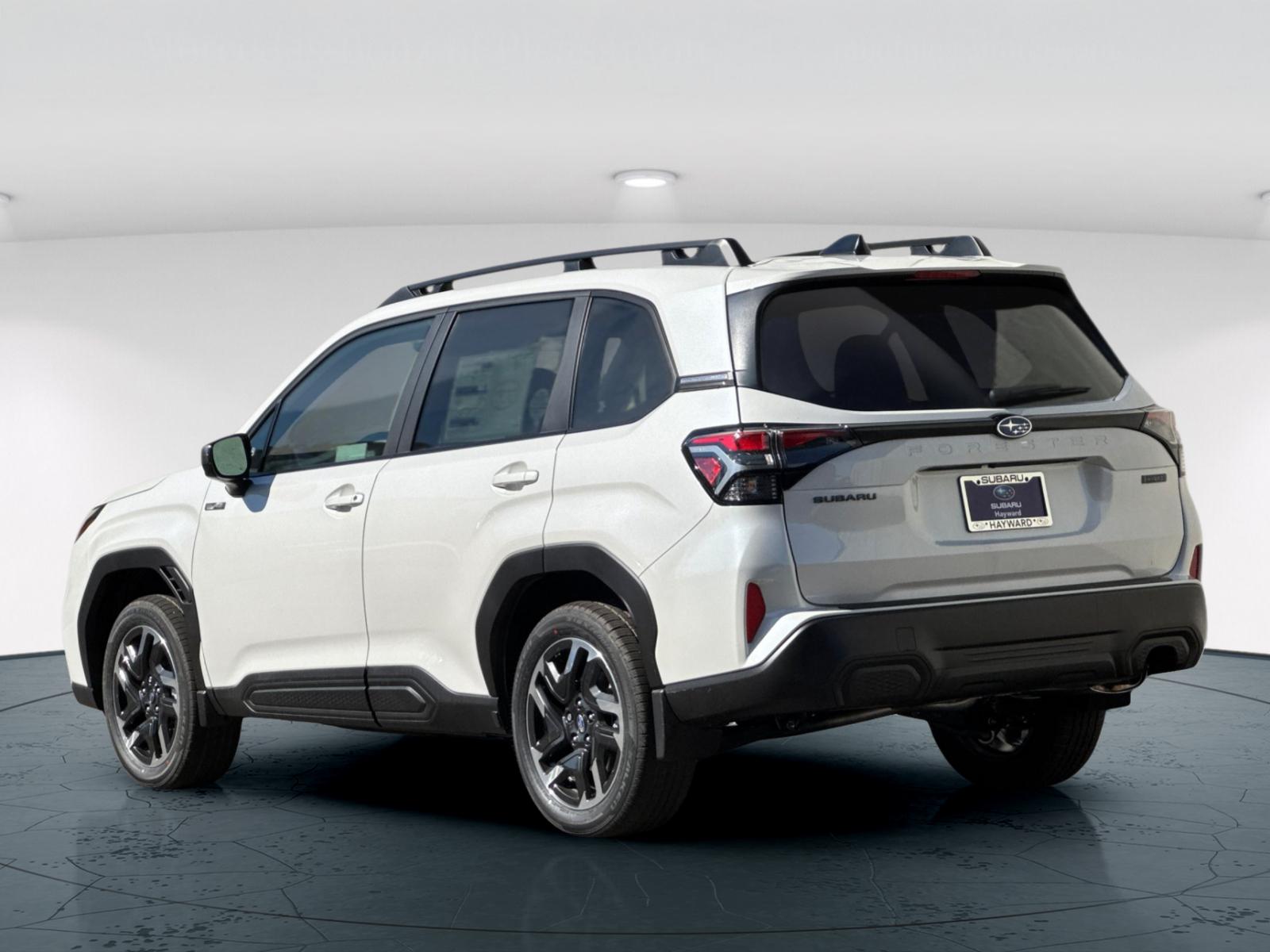 2025 Subaru Forester Premium photo 4