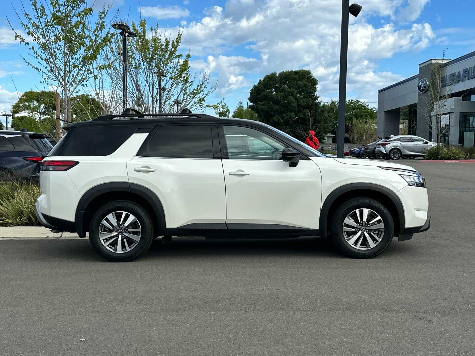 2023 Nissan Pathfinder SL - Photo 7