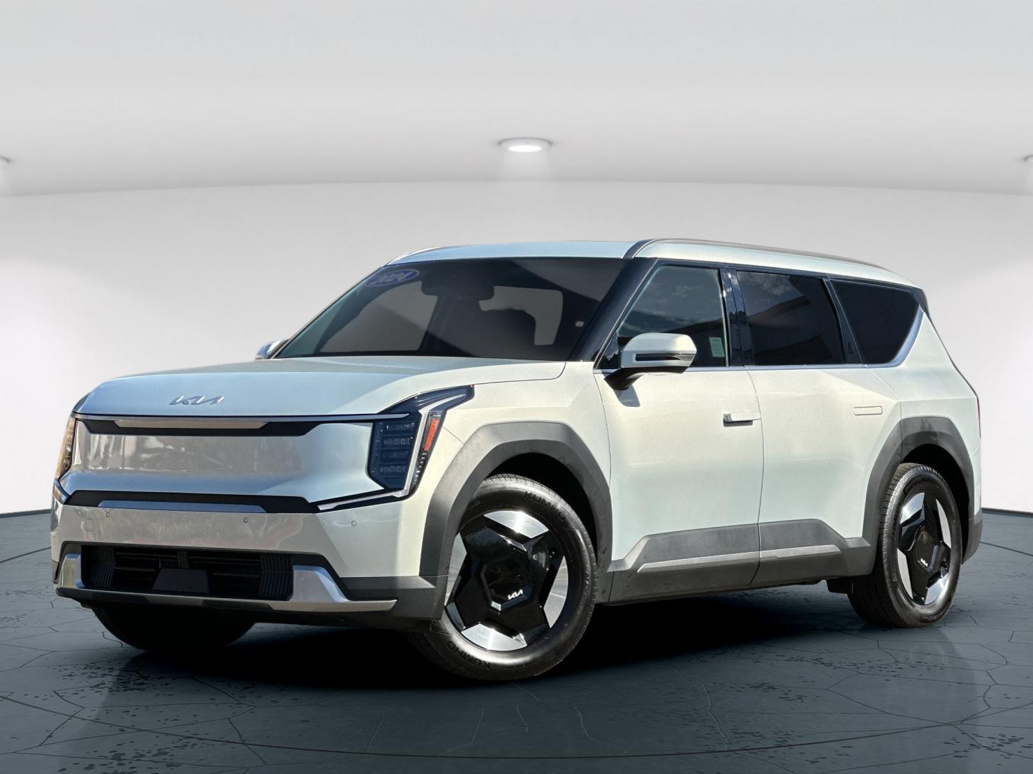 Used 2024 Kia EV9 Wind with VIN KNDAFFS58R6047690 for sale in Hayward, CA
