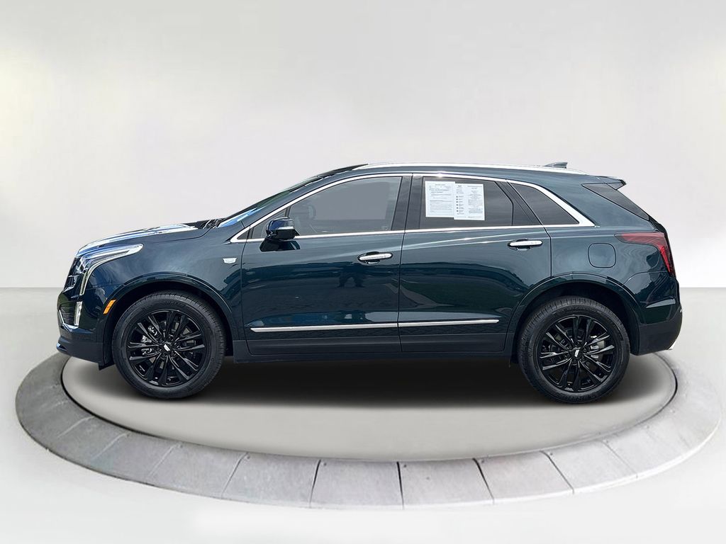 2024 Cadillac XT5 Luxury photo 2