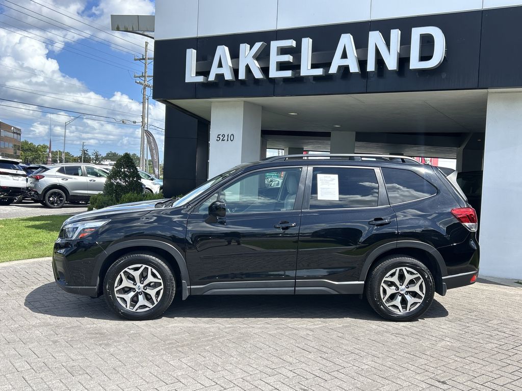 2021 Subaru Forester Premium photo 3