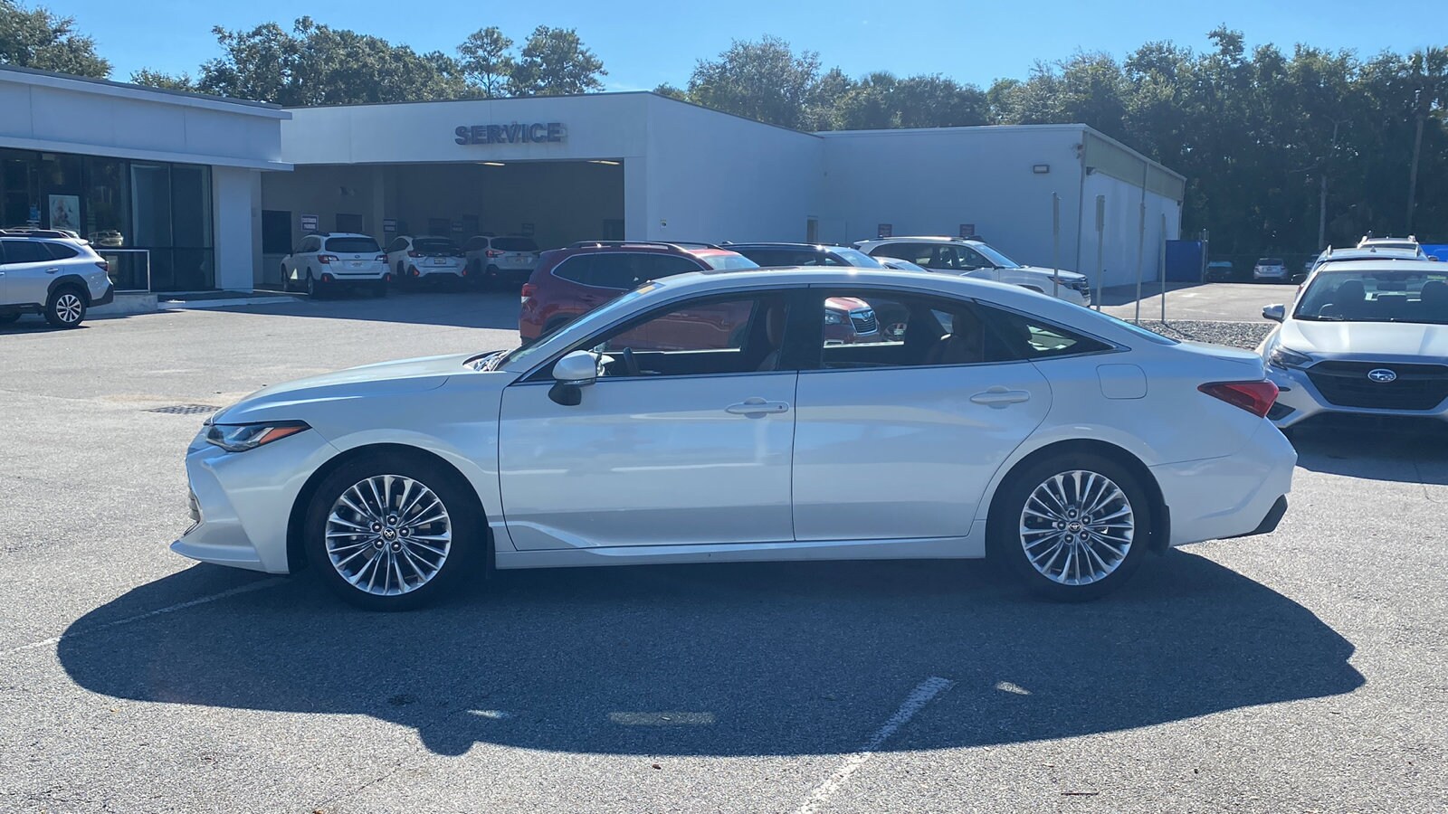 2020 Toyota Avalon Limited Hybrid photo 4