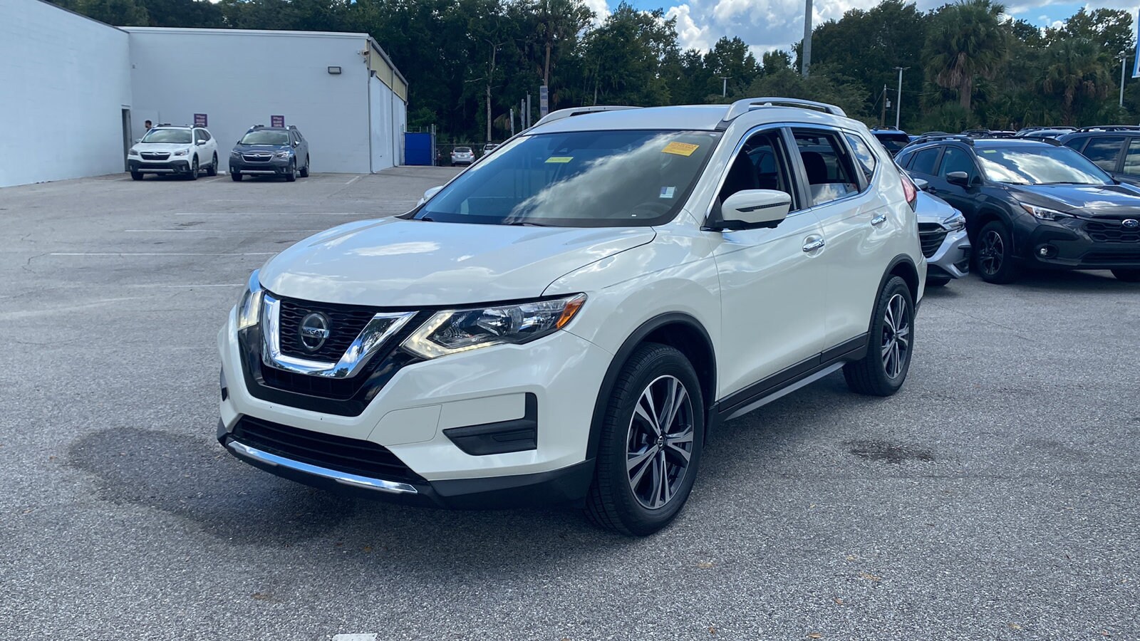 2019 Nissan Rogue SV photo 3