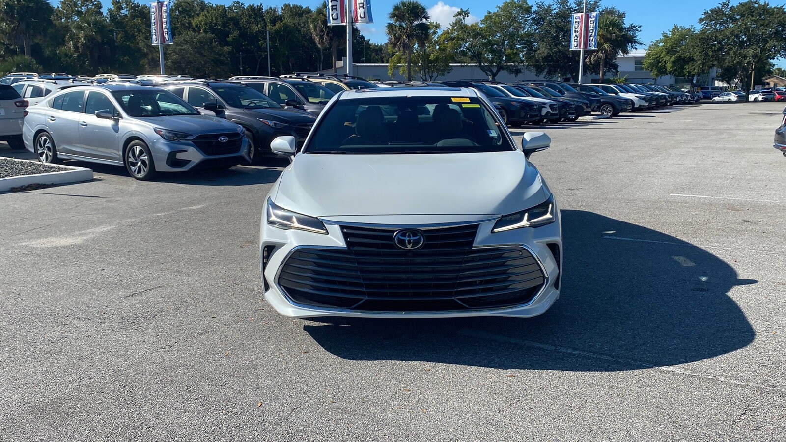 2020 Toyota Avalon Limited Hybrid photo 2