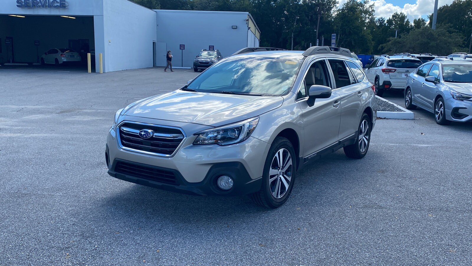 2019 Subaru Outback 2.5i Limited photo 2