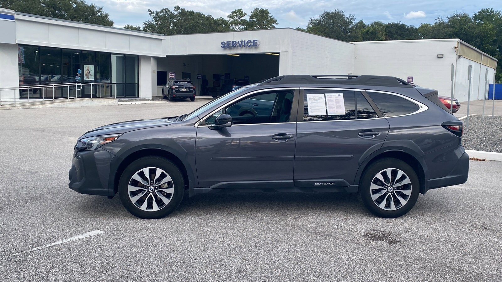 2023 Subaru Outback Limited XT photo 2