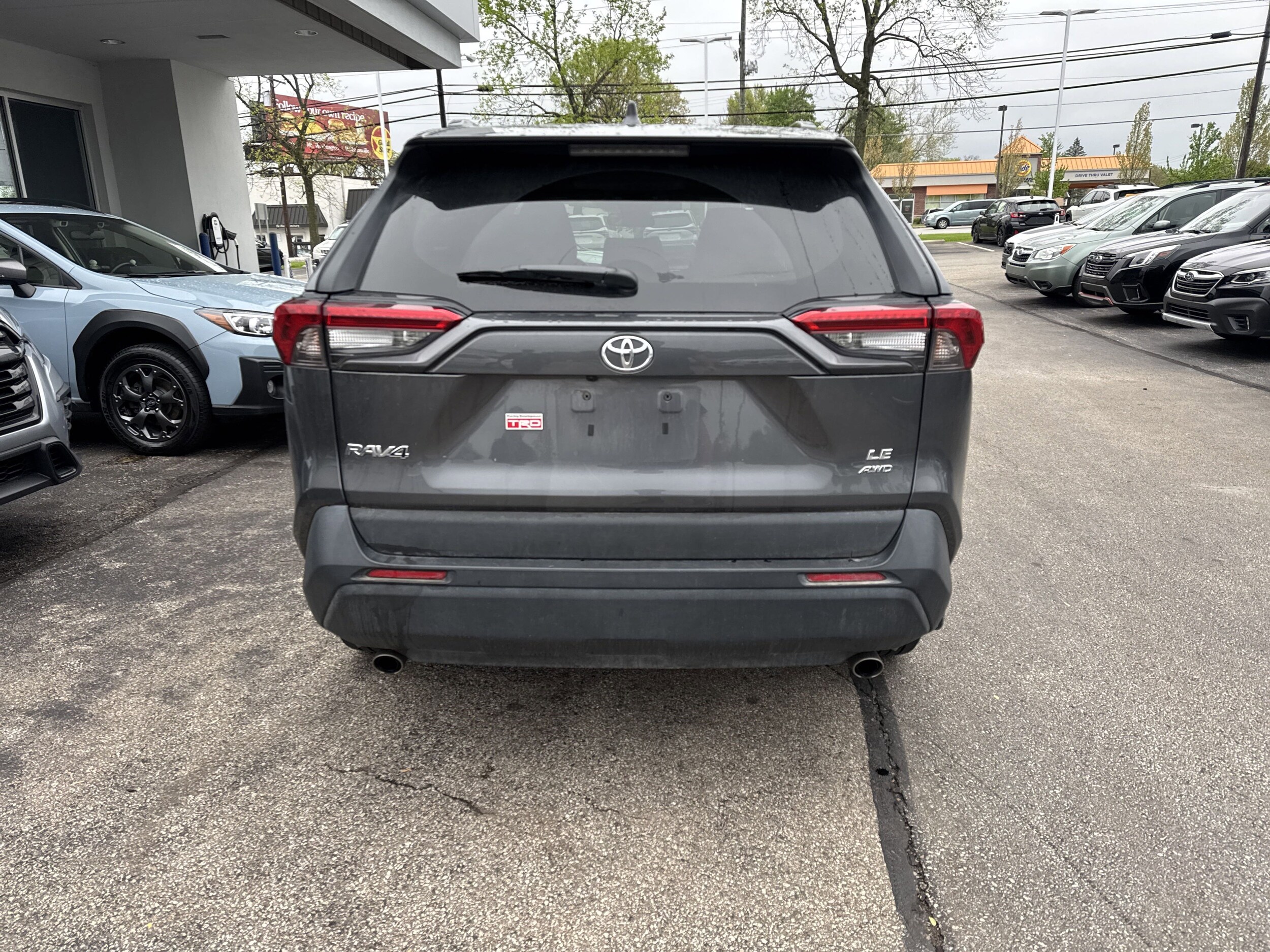 2020 Toyota RAV4 LE photo 4