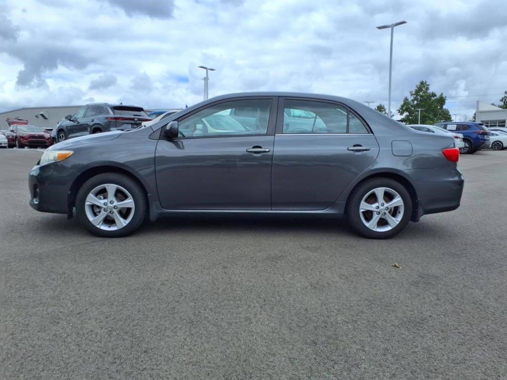 2013 Toyota Corolla LE photo 4