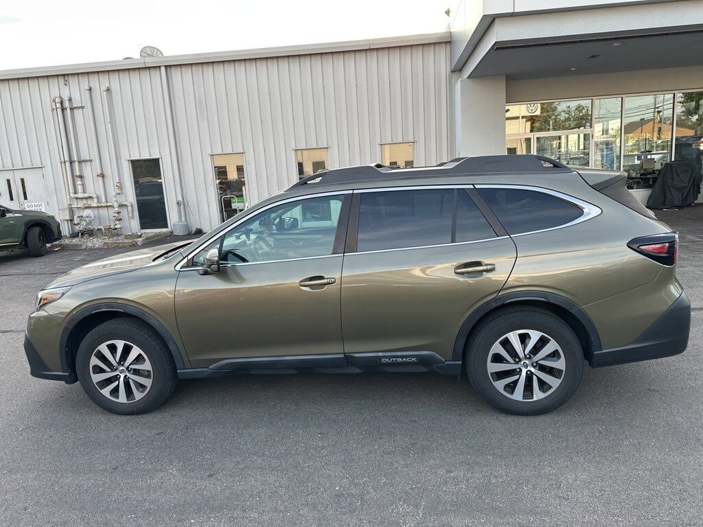2021 Subaru Outback Premium photo 3