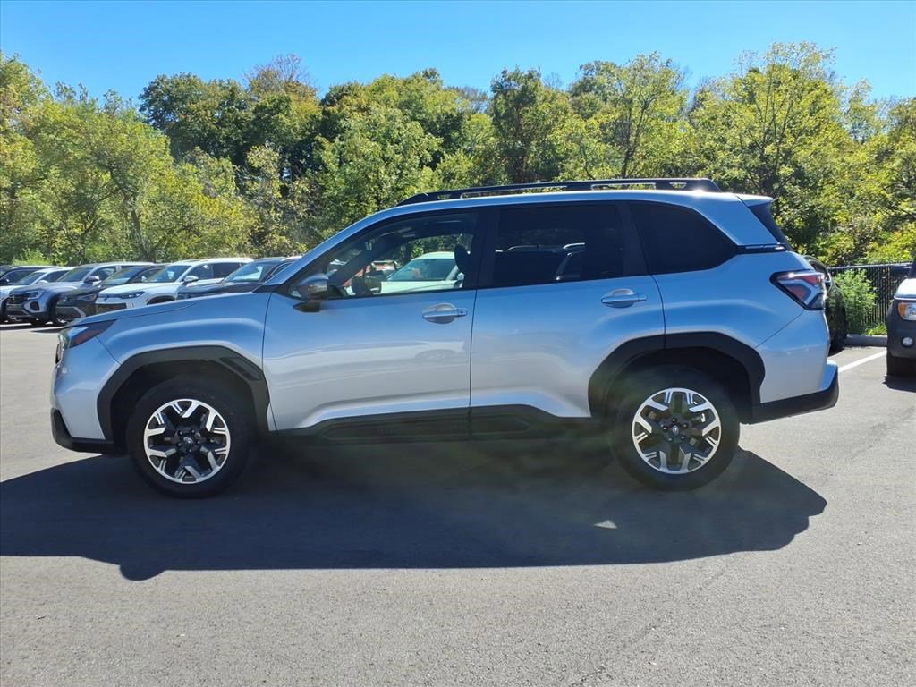 2025 Subaru Forester Premium photo 4