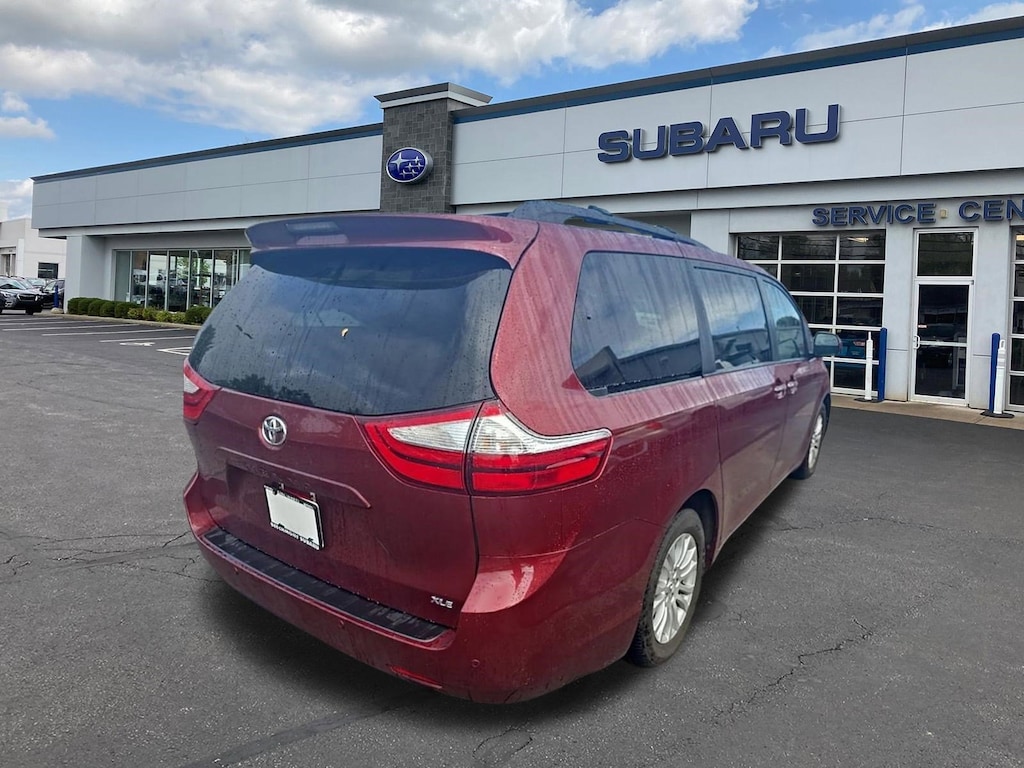 Used 2017 Toyota Sienna XLE 8 Passenger Van Passenger Van