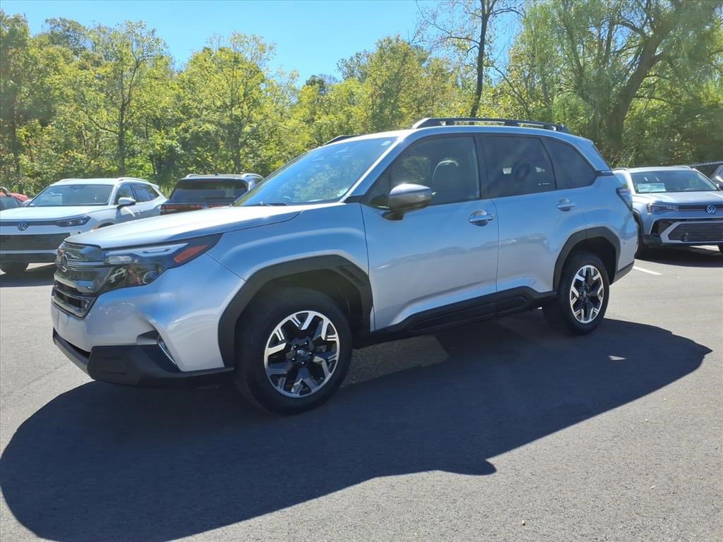 2025 Subaru Forester Premium photo 3