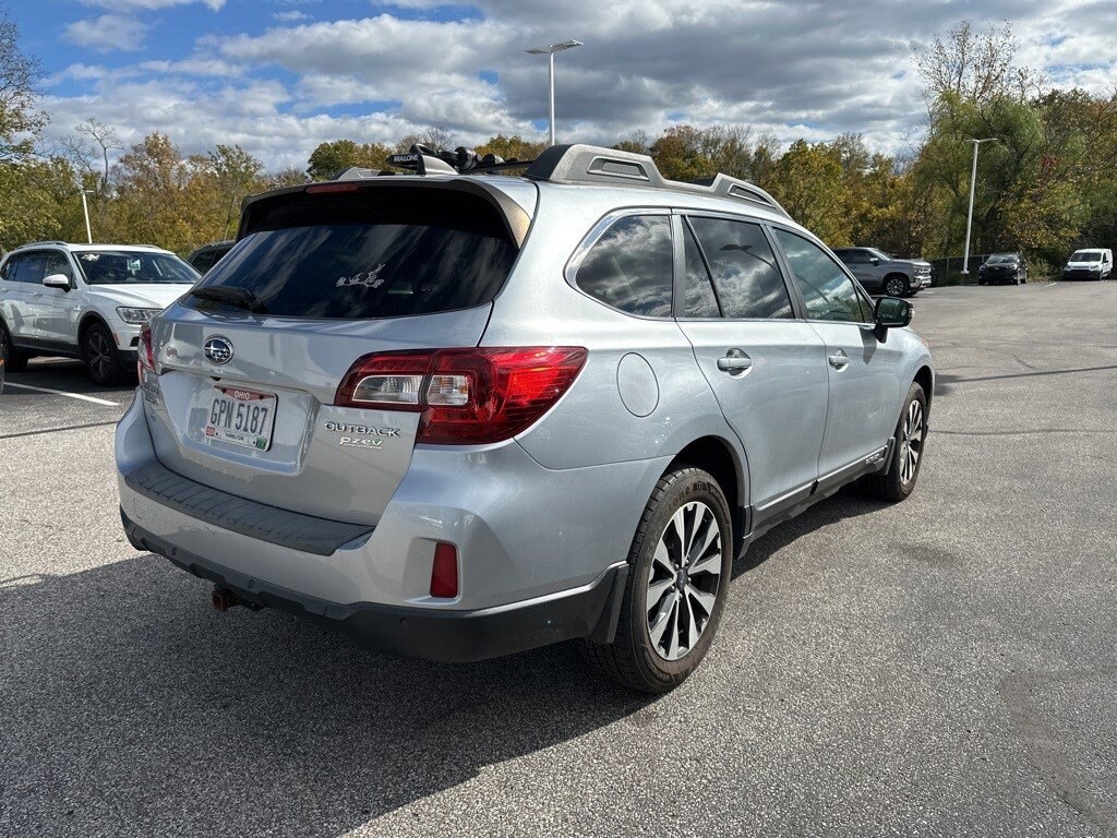 2017 Subaru Outback 2.5i Limited photo 2