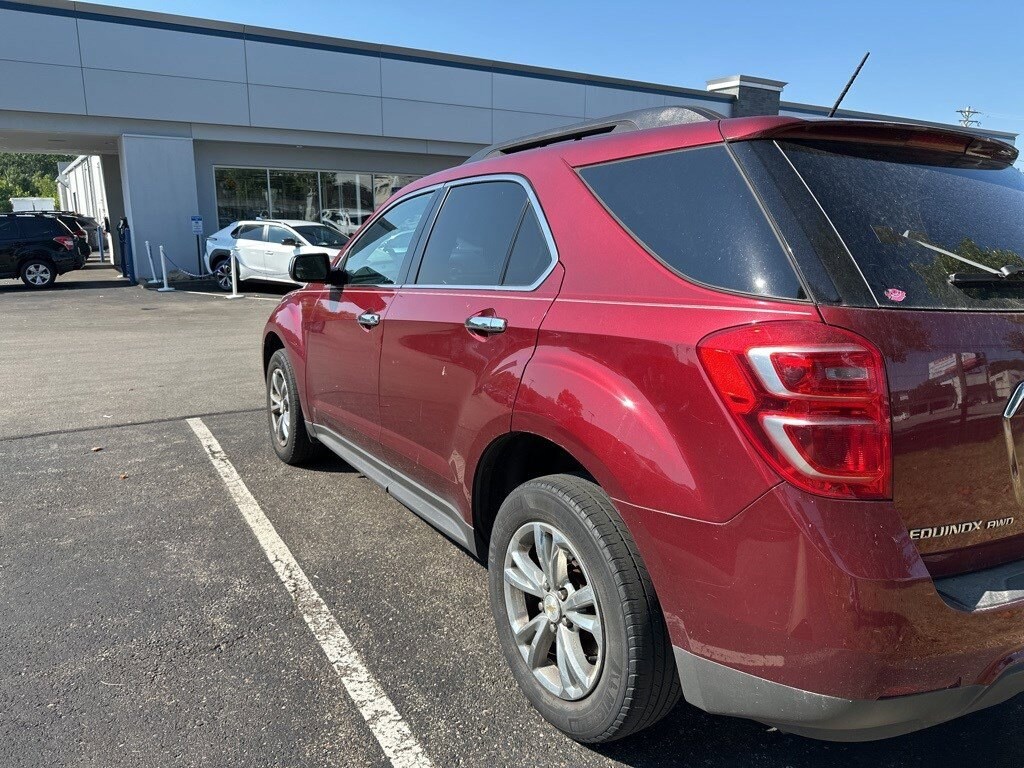 2017 Chevrolet Equinox LT photo 4