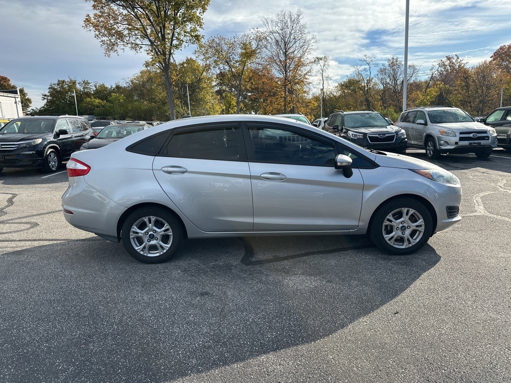 Used 2015 Ford Fiesta SE with VIN 3FADP4BJ7FM117824 for sale in Cincinnati, OH