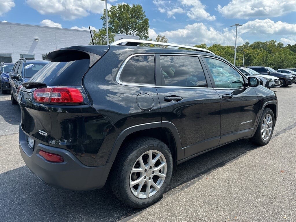 2016 Jeep Cherokee Latitude photo 2