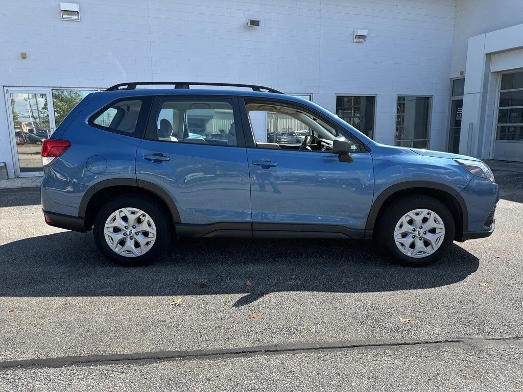 2022 Subaru Forester Base photo 2