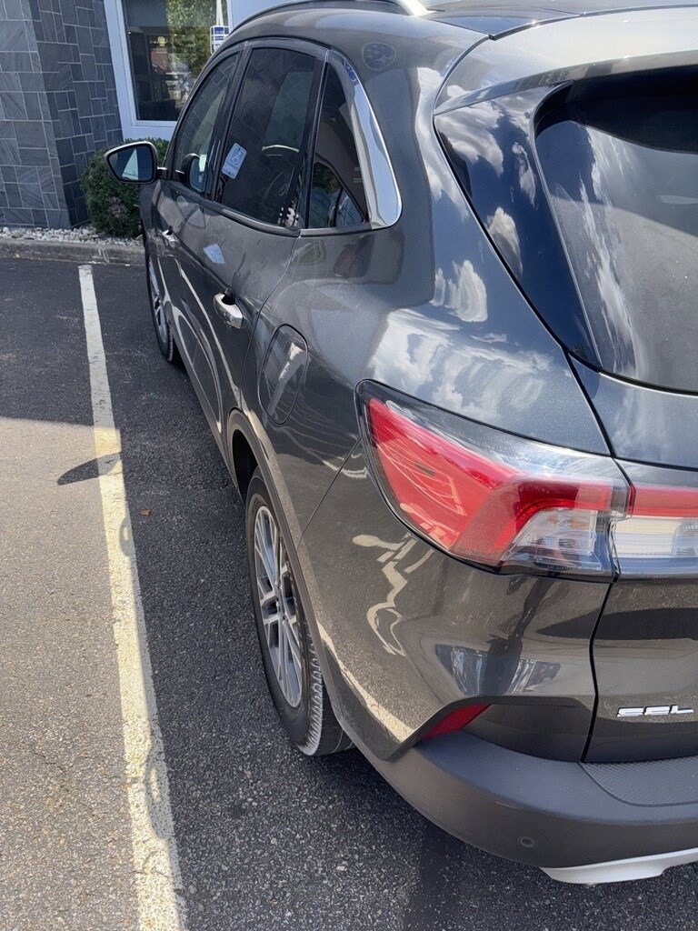 2020 Ford Escape SEL photo 3