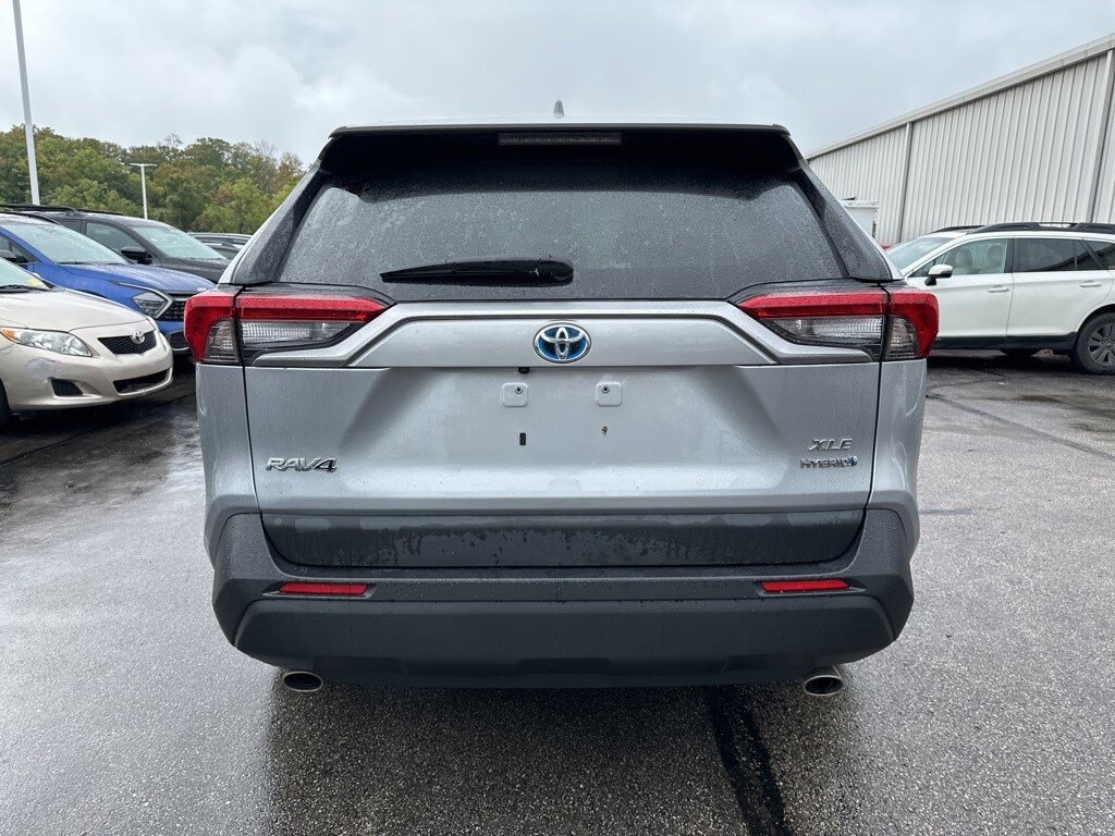 2024 Toyota RAV4 Hybrid XLE photo 3