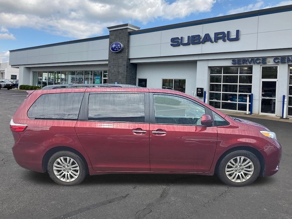 Used 2017 Toyota Sienna XLE 8 Passenger Van Passenger Van