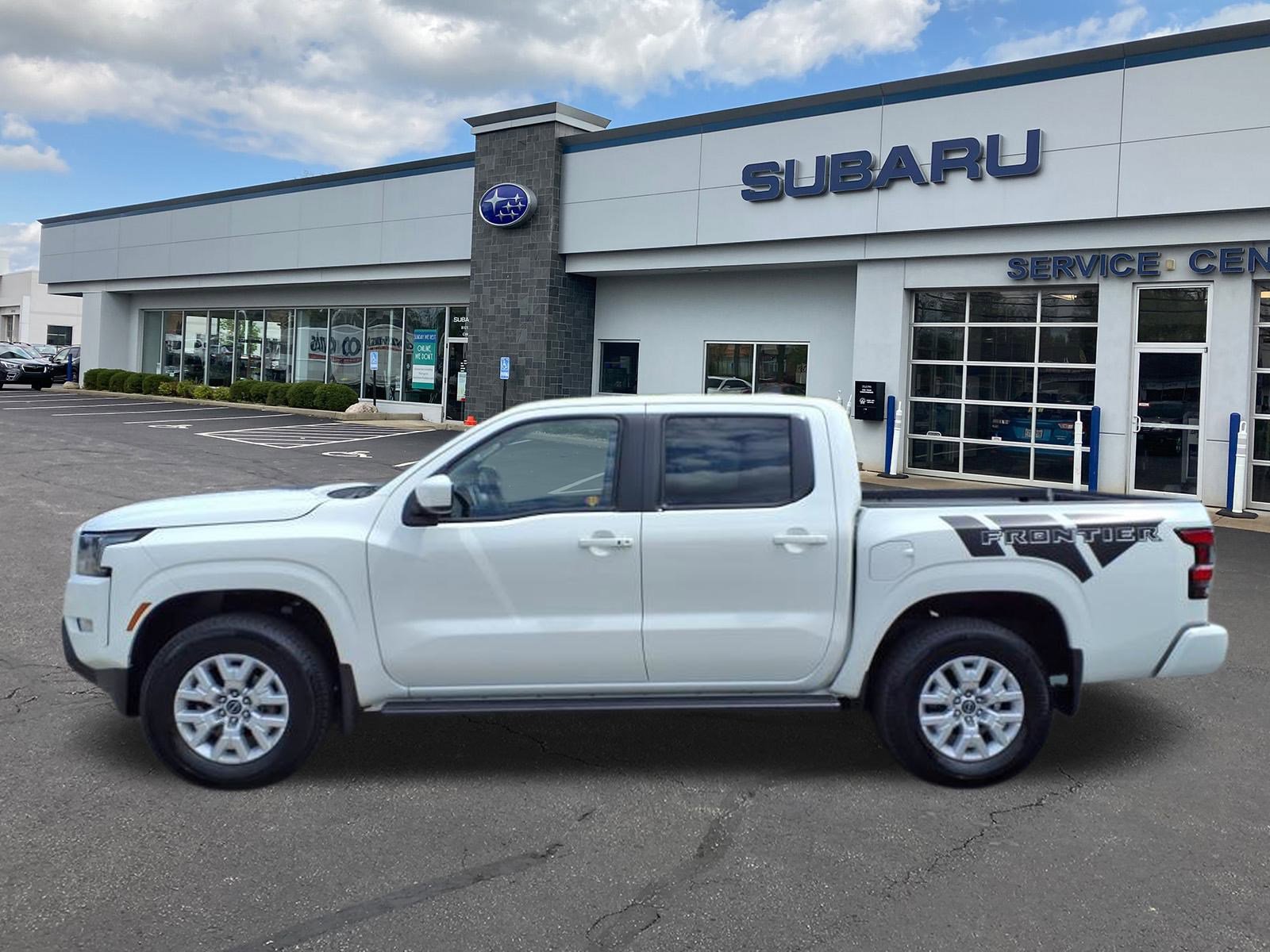 2023 Nissan Frontier SV photo 3