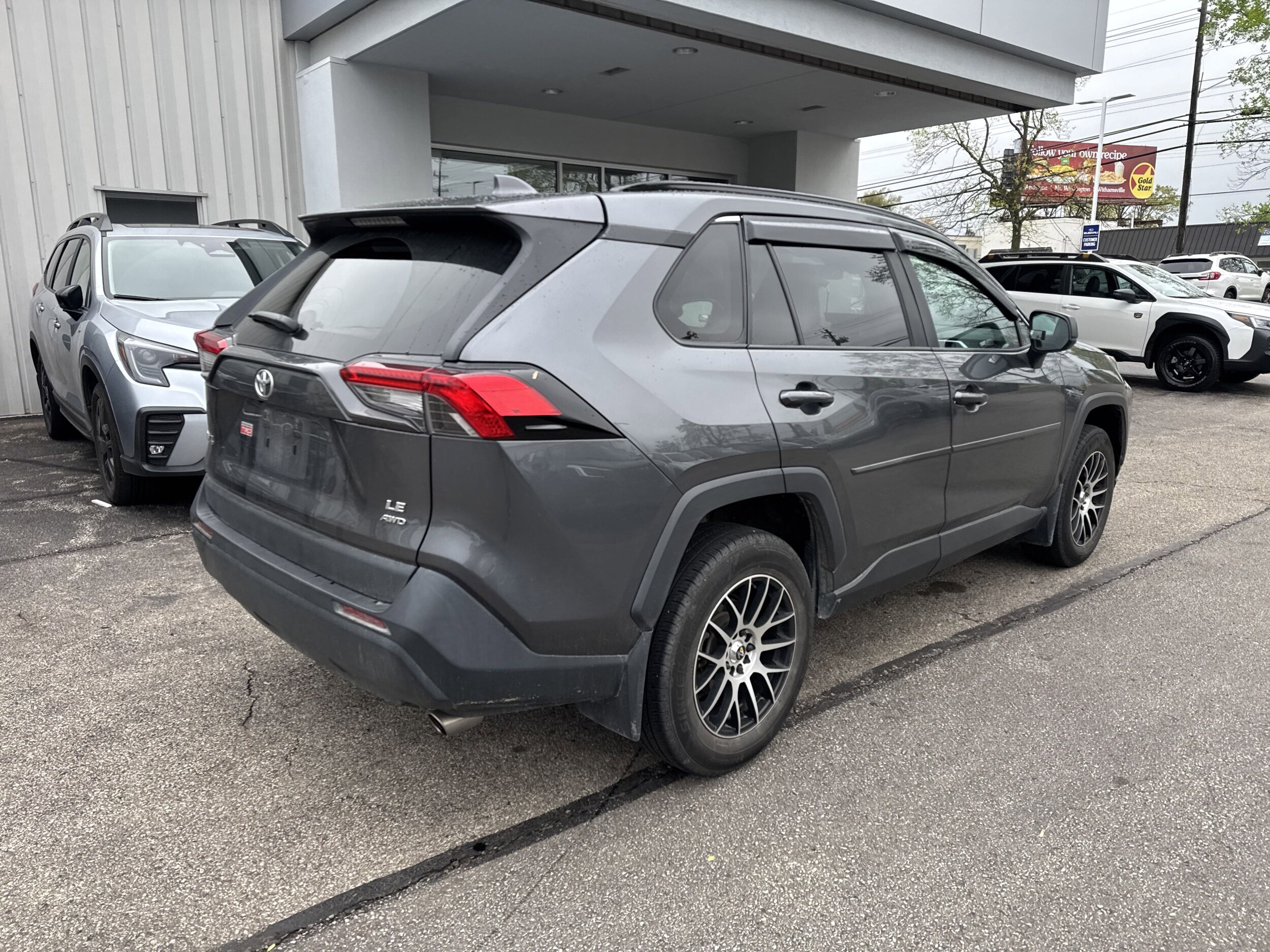 2020 Toyota RAV4 LE photo 3