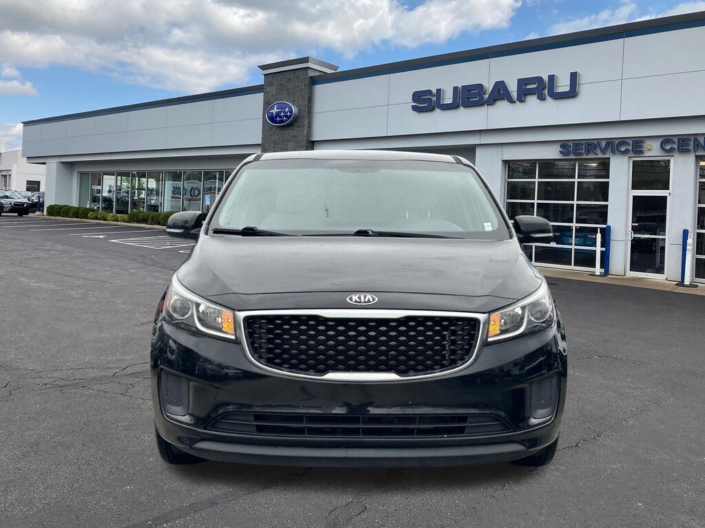 Used 2017 Kia Sedona L Van Passenger Van